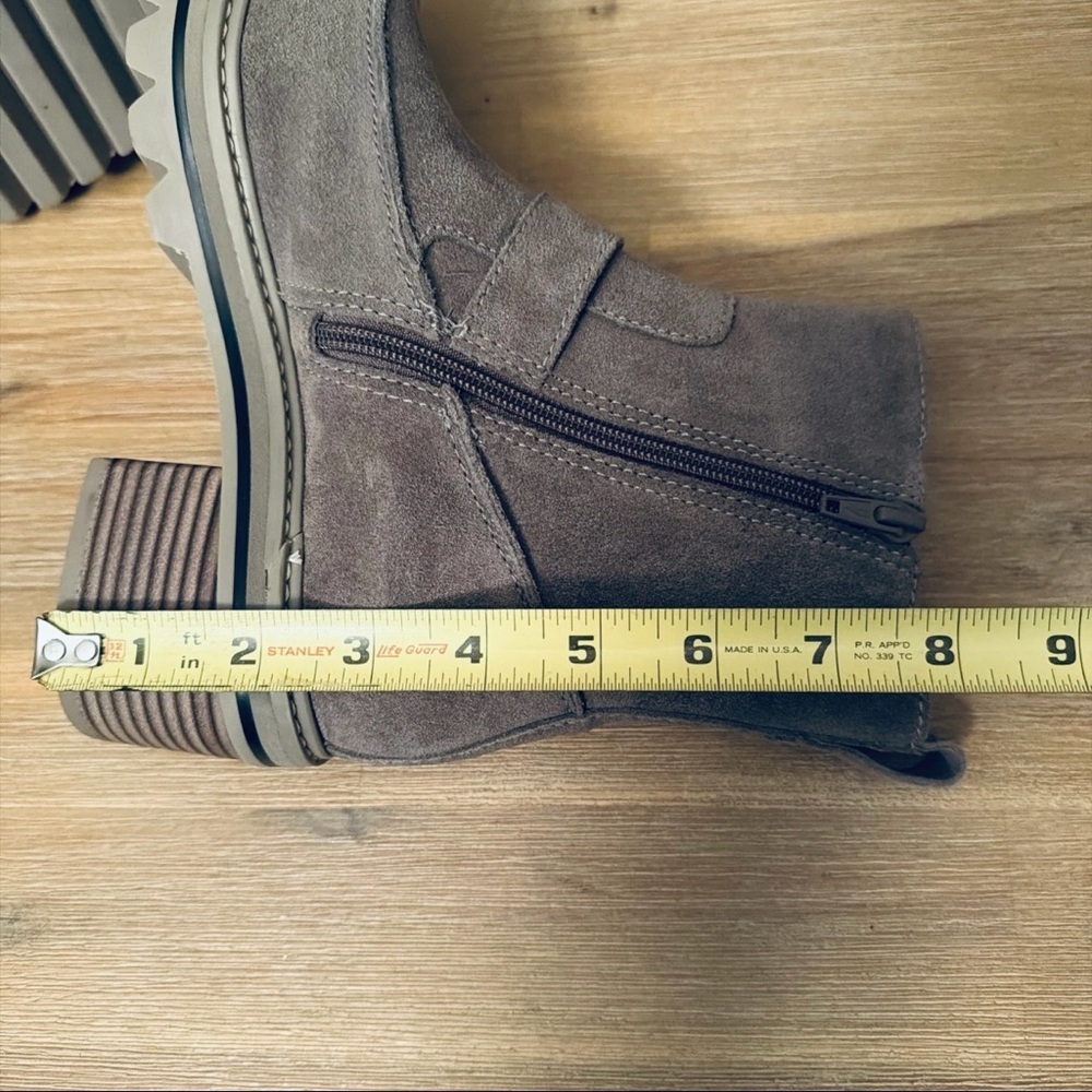 Bernardo Sonja Suede Buckle Boots Gray Size 6.5 Zipper Chunky Lug Block Sole - Picture 12 of 12